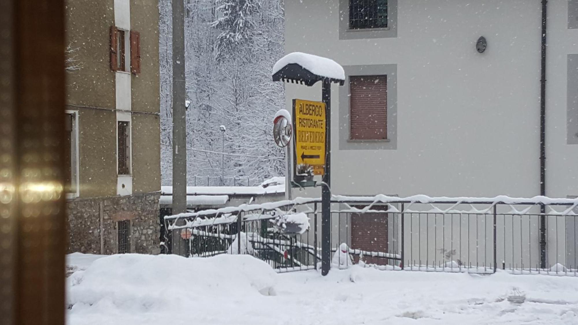 Albergo Belvedere Collio Exterior foto